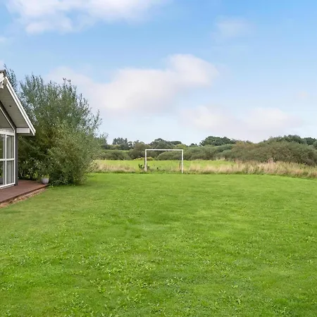 Four-bedroom In Hébergement de vacances Haderslev