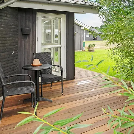 Four-bedroom In Hébergement de vacances Haderslev