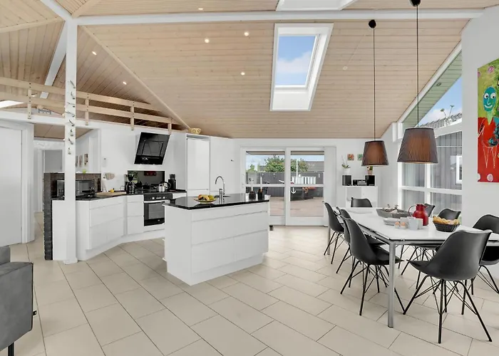 Hébergement de vacances Four-bedroom In