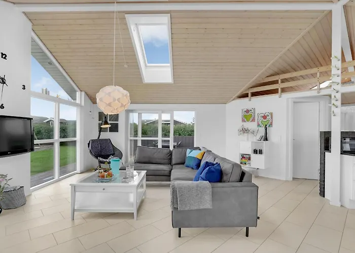 Four-bedroom In Hébergement de vacances Haderslev