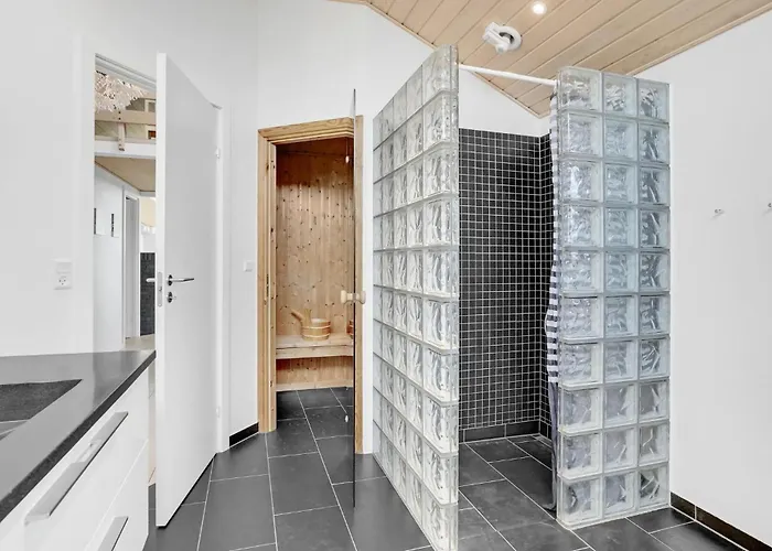 Four-bedroom In Hébergement de vacances Haderslev